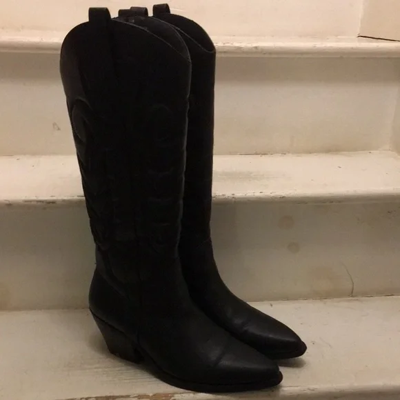 Women's Black Pointed-Toe Western Knee-High Heeled Boots - Picture 15 of 17